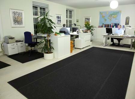 anthracite filttæppe på kontor